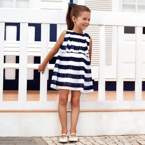 Pleated Striped Dress For Girls. Round neckline. Small opening on the back with a button fastening to allow the garment to be put on easily. Flowing chiffon fabric.