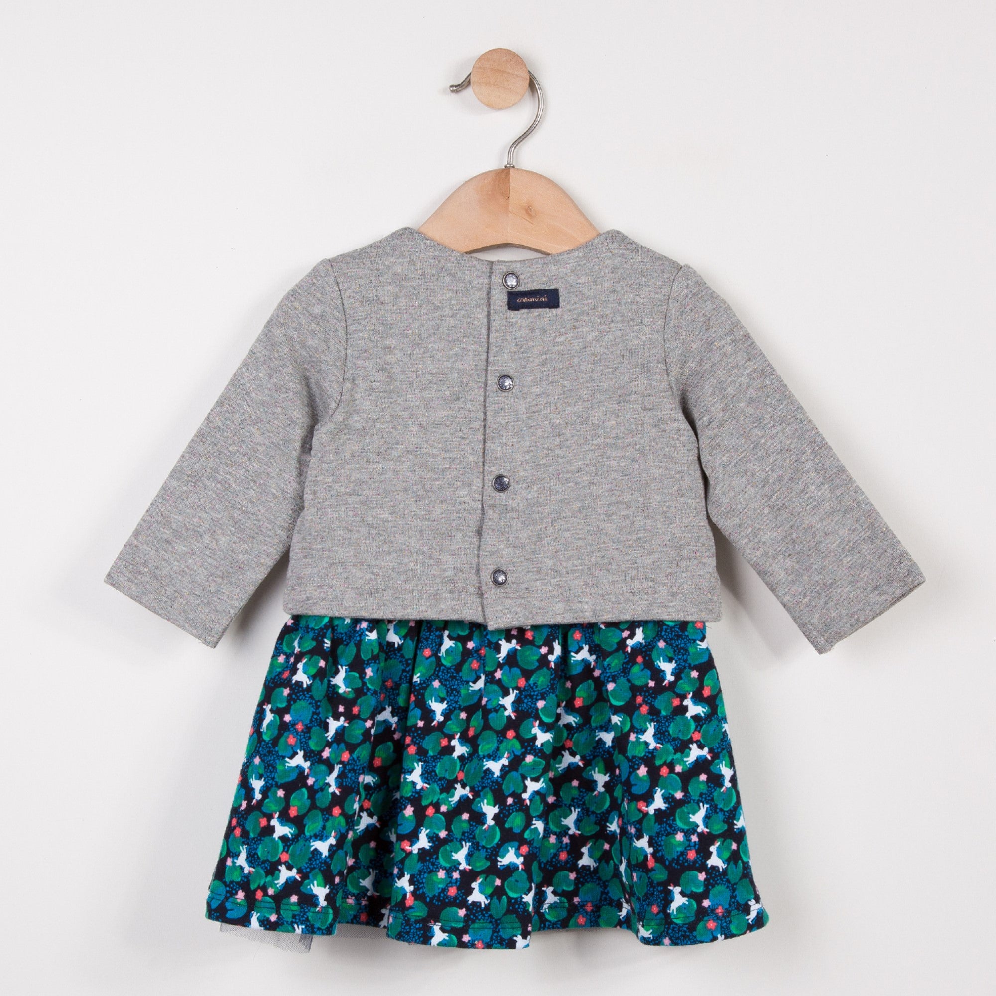 Unicorn collar dress with long sleeves in fancy flittering fleece. Round neckline with studs at the back for easy opening. Jersey lined bottom. Dress by Catimini.