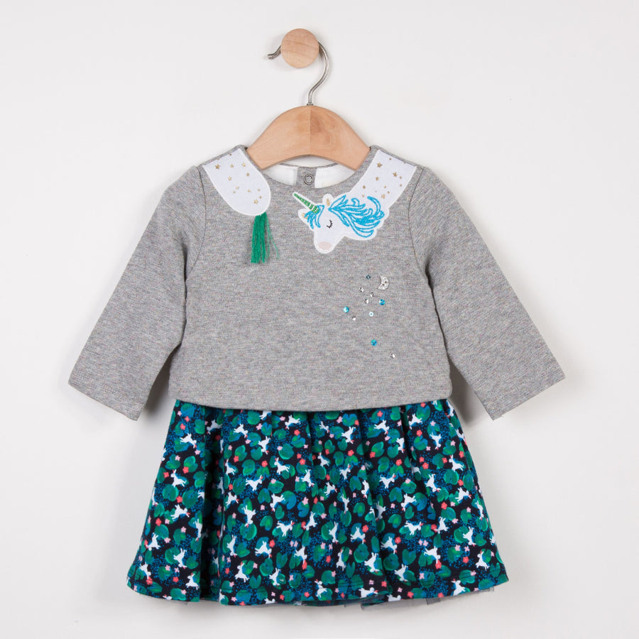 Unicorn collar dress with long sleeves in fancy flittering fleece. Round neckline with studs at the back for easy opening. Jersey lined bottom. Dress by Catimini.