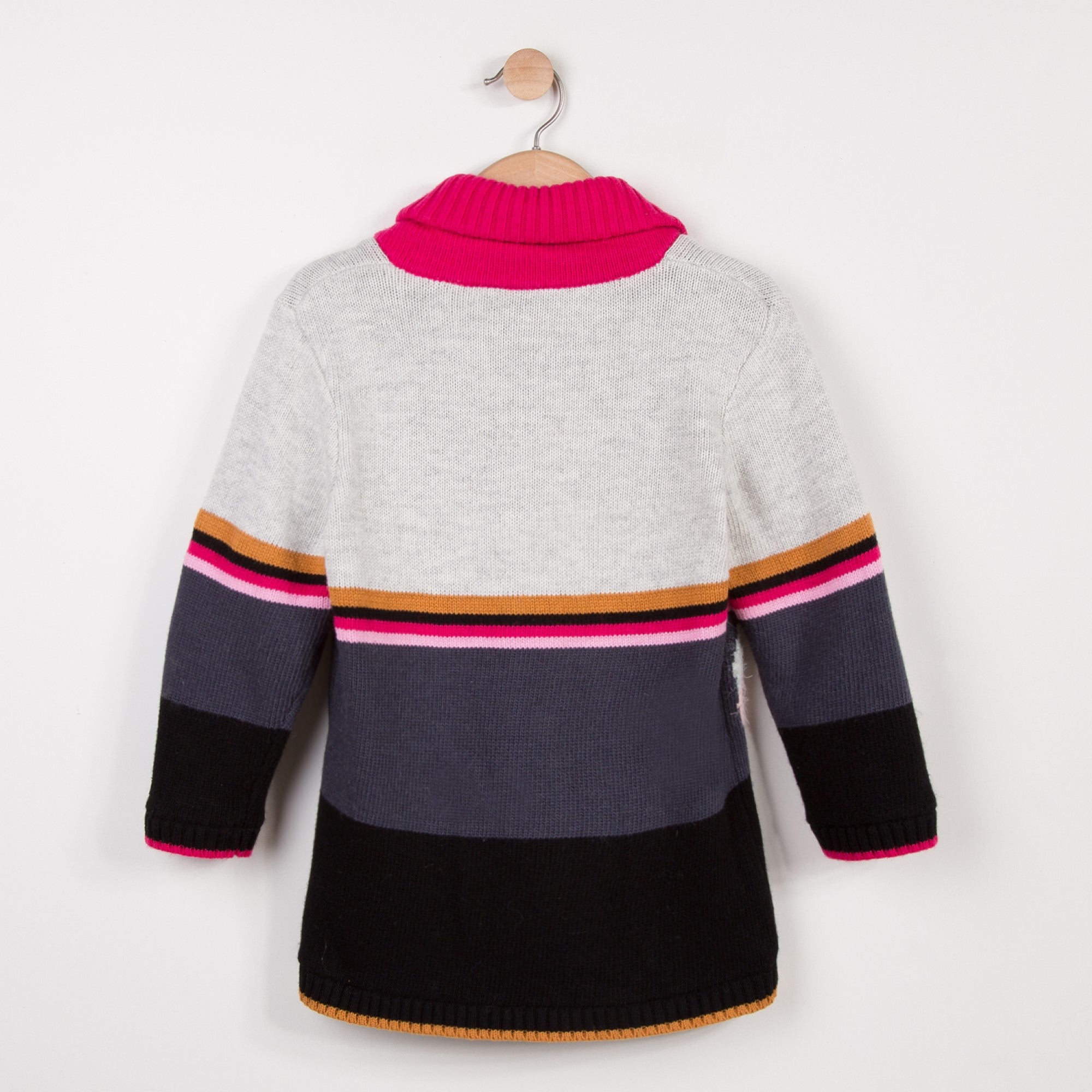 Jacket in soft and fluffy knit, with multicolored jacquard patterns. Soft, warm and padded fleece lining and two patch pockets. Catimini signature colors.