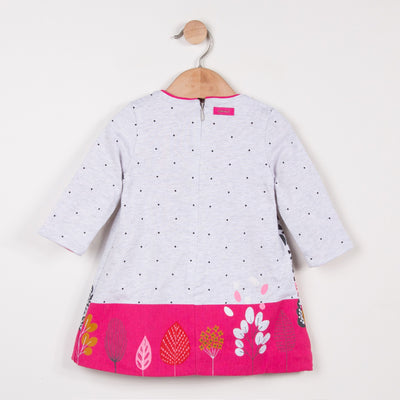 Catimni dress made of soft marl jersey with tiny spots, a small imaginary flowery animal falls asleep. Box pleats on the shoulders. Round neck with pink binding. Printed pattern placed in front and on the bottom. Invisible back zip.